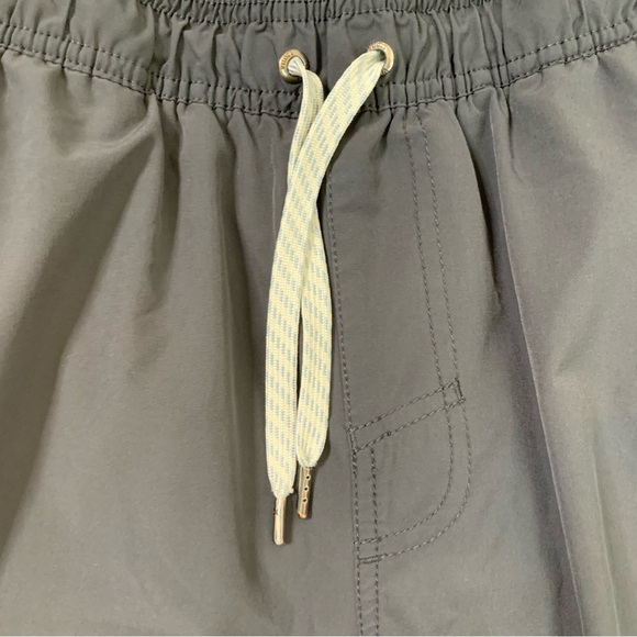 Vuori Mens kore gray lined drawstring shorts M - Picture 3 of 9
